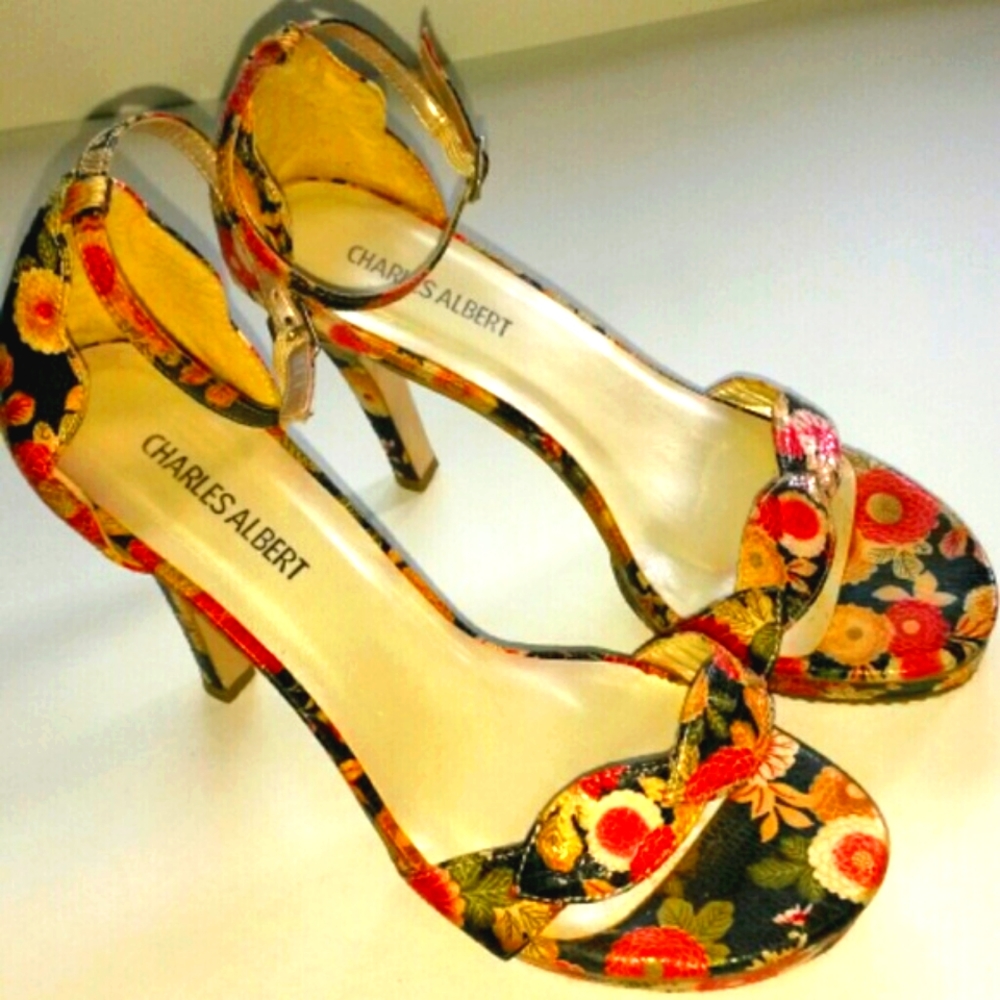 Charles Albert Floral Snake Print Sandals Size 8M